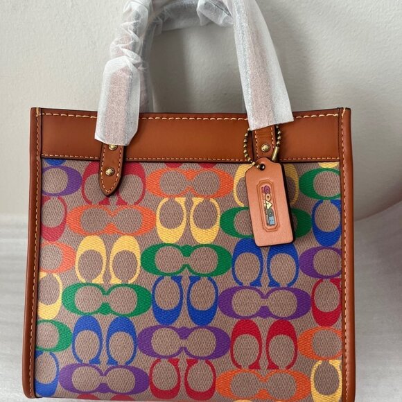 New Coach Field Tote 22 in Rainbow 🌈 signature canvas - Picture 3 of 4